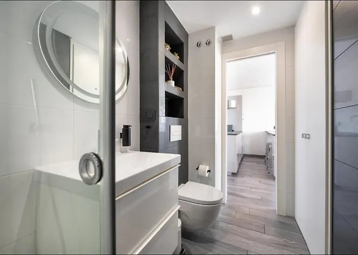 The Black&white Apartment Torremolinos