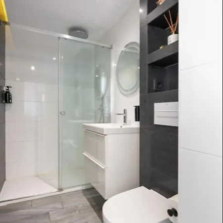 公寓 The Black&white